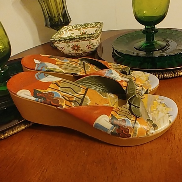 PAINTED LEATHER WEDGE - Picture 2 of 7